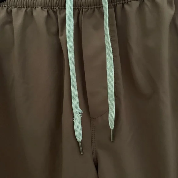 Vuori Men’s Course Run Shorts in Terracotta Dusty Red Drawstring - Picture 10 of 14